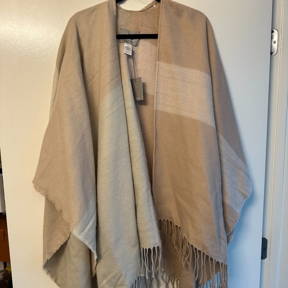 NWT Soia & Kyo Pink Patterned Poncho
